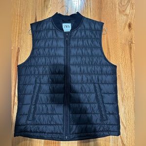 Zara bomber style black puffer vest. Color Black